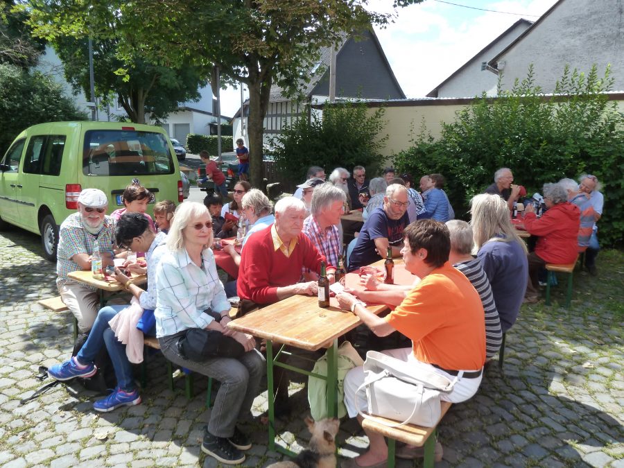 Hoffest auf dem Burgplatz in Vetzberg
