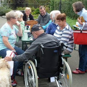 Lockere Gesprächsrunde am Stammtisch