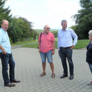 Vor dem Feuerwehrgerätehaus