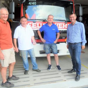 Am Feuerwehrgerätehaus: Thomas Prochazka, Matthias Becker, Klaus Kessler und Michael Borke (von linls)