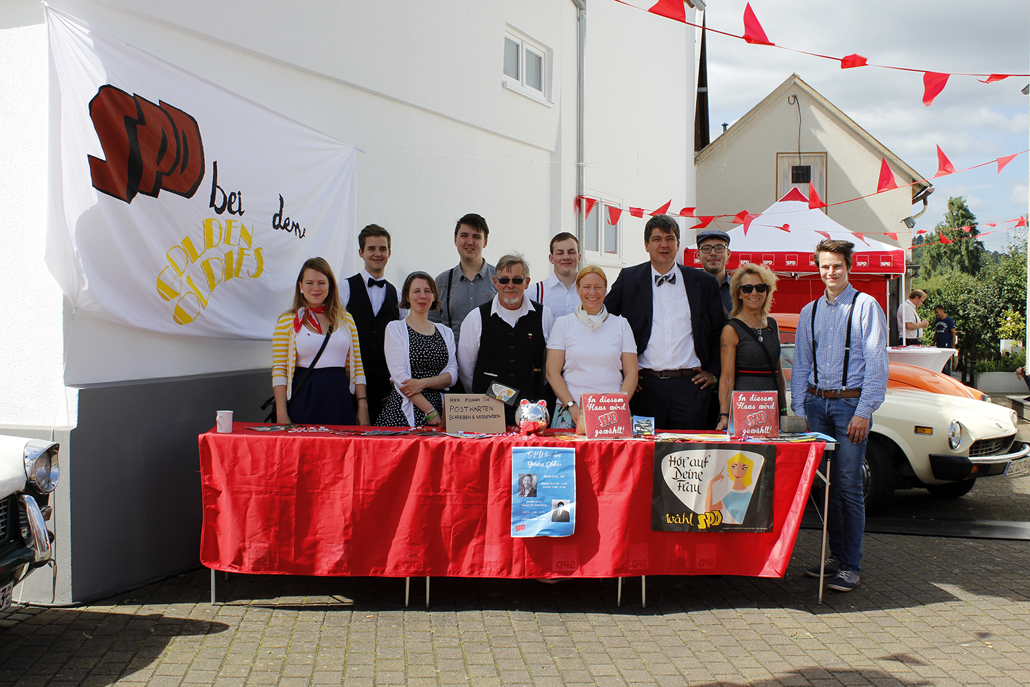 Das Standteam mit Dagmar und Matthias in der Mitte